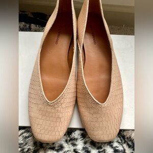 Lucky Brand Women's Textured Beige Flats